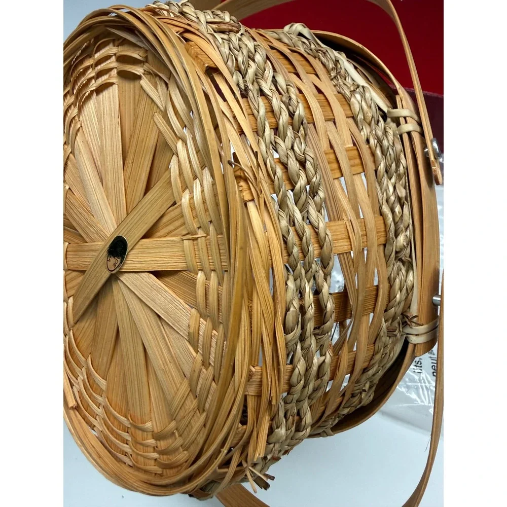 Home Fragrance Collection Apple Cinnamon Spice Woven Basket with Apple Decor
